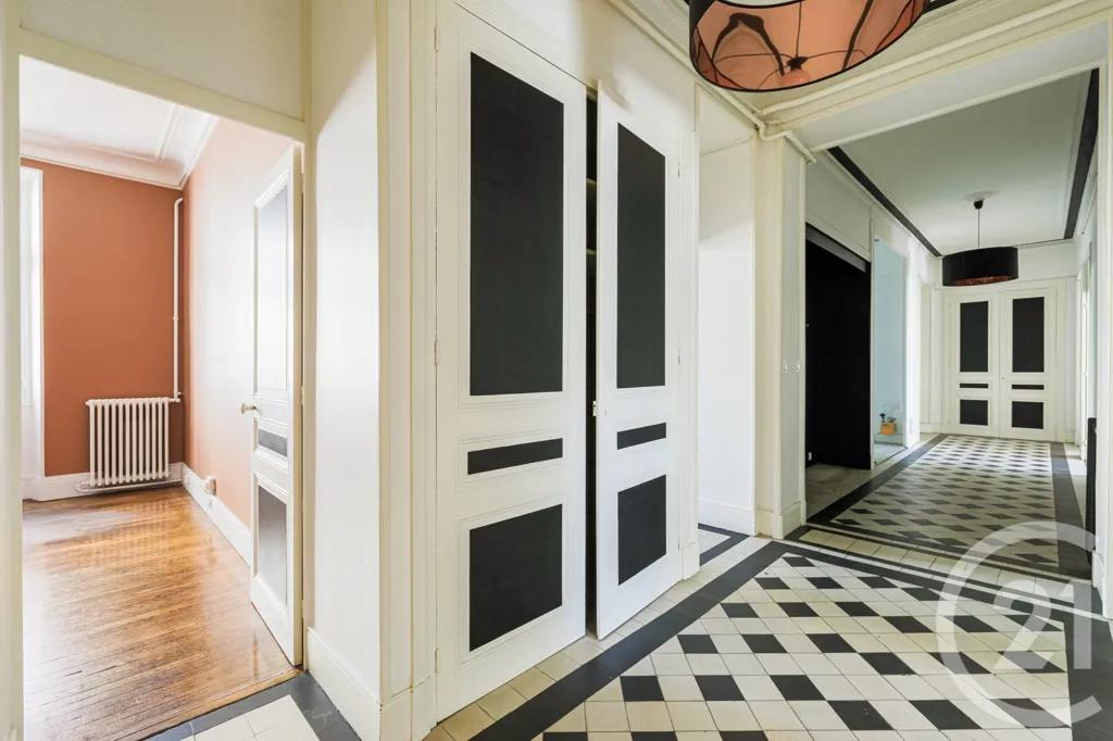 Ingresso - 6-Piece Flat with Balcony in Grenoble