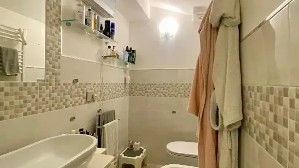 Salles de bain - Elegant Apartment with Balcony in Empoli