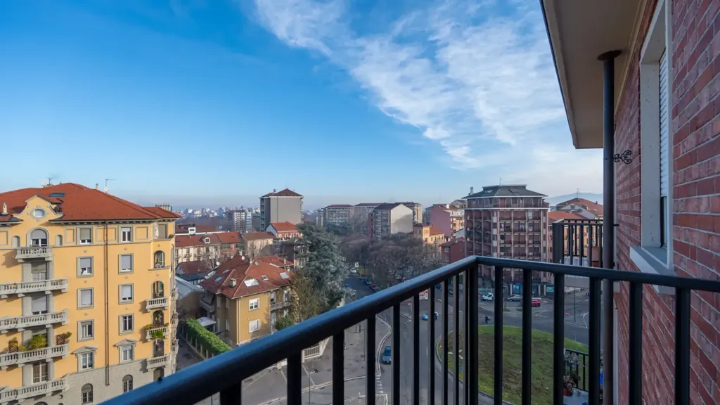 Balcon - Panoramic Apartment with Balcony in Turin
