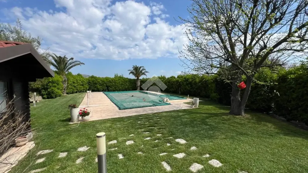 Bassein - Villa with Pool in Pergusa, Enna