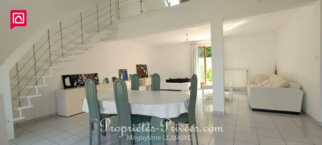 Elutuba - Contemporary House with Garden in Brezolles