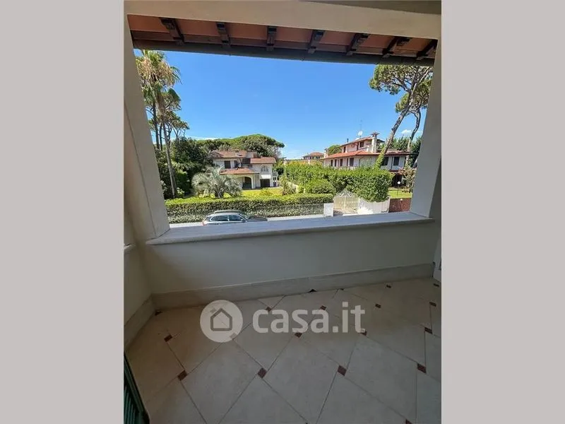Rõdu - Villa with Beach Access in Forte dei Marmi