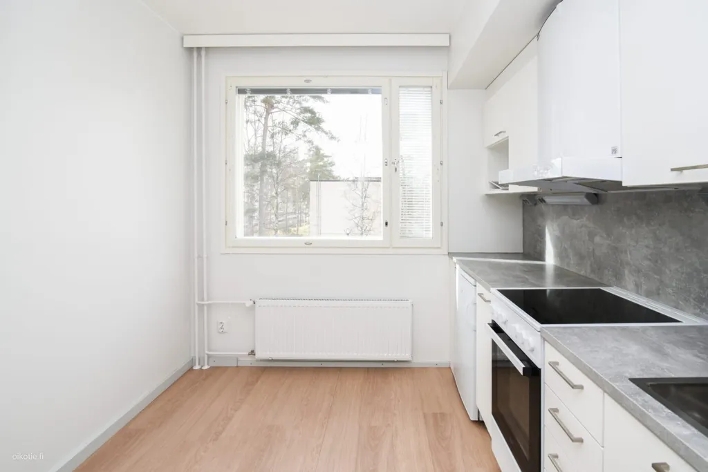 Cucina - Renovated Studio Flat with Balcony in Kontula