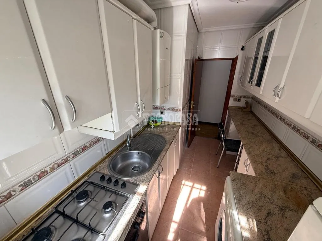 Kitchen - Bright Apartment with Garden Views in Usera, Madrid