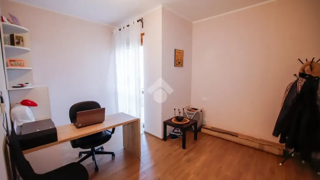 Bureau - Rustic Apartment with Triple Exposure in San Benigno Canavese