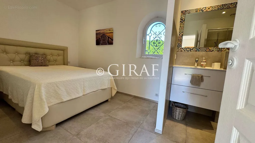 Magamistoad - Mediterranean Villa with Pool in Residenial Area