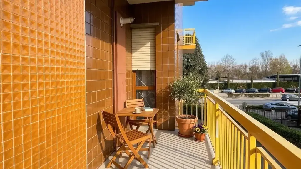 Balcony - Four-Room Apartment with Balconies in Moncalieri