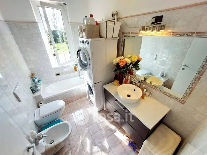 Bagni - Trilocale with Terrace in Seriate