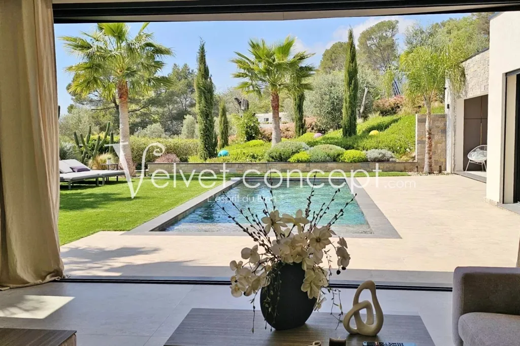 Piscina - Contemporary Villa with Pool in Valbonne