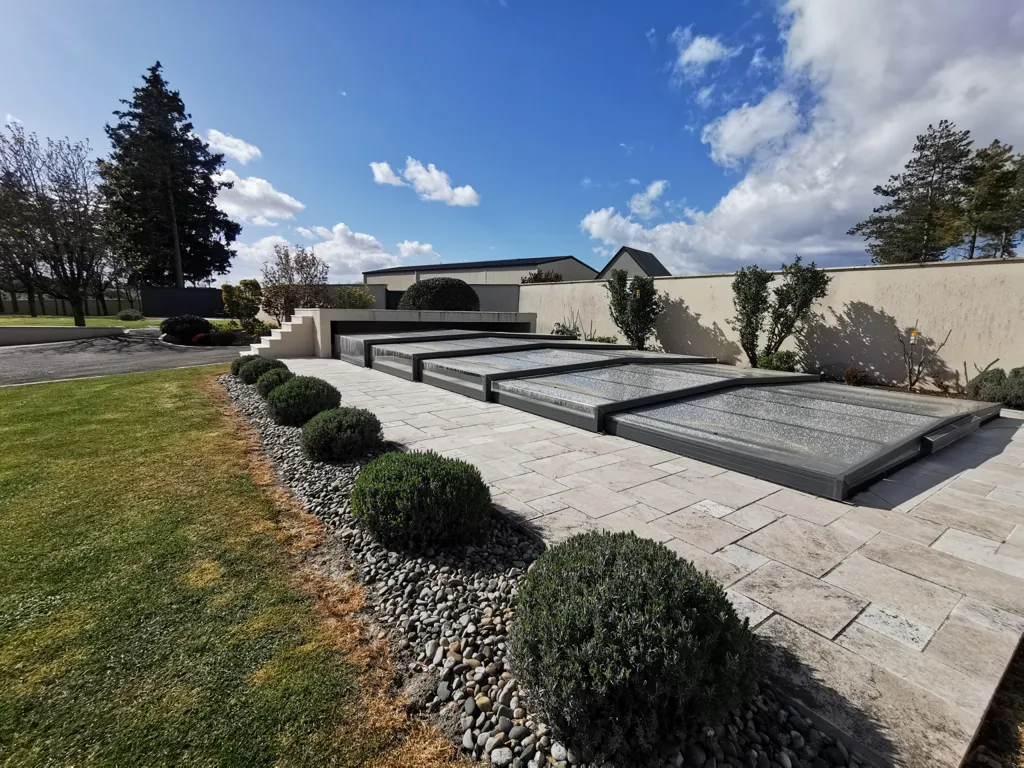 Giardino - Contemporary Villa with Pool in Parkland