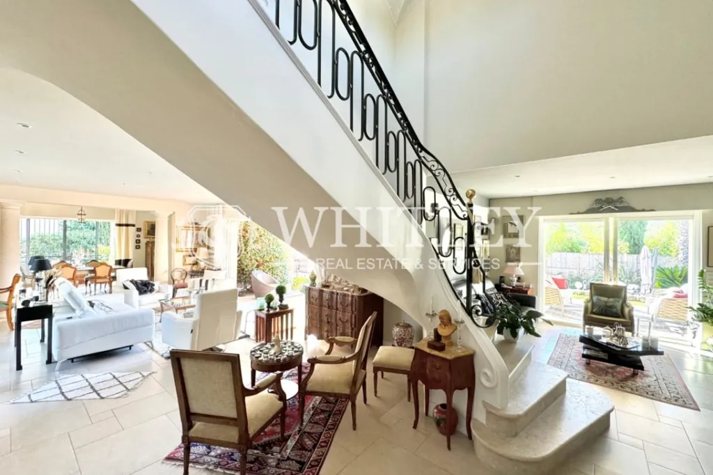 Living Room - Luxury Villa with Pool in Saint-Raphaël