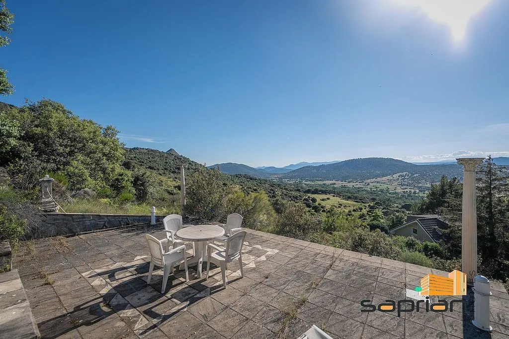 Terrass - Chalet with Pool and Terrace in Robledo de Chavela