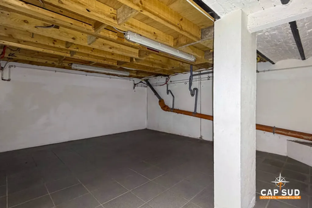 Garage - Characterful Building with Jacuzzi in Cap Sud