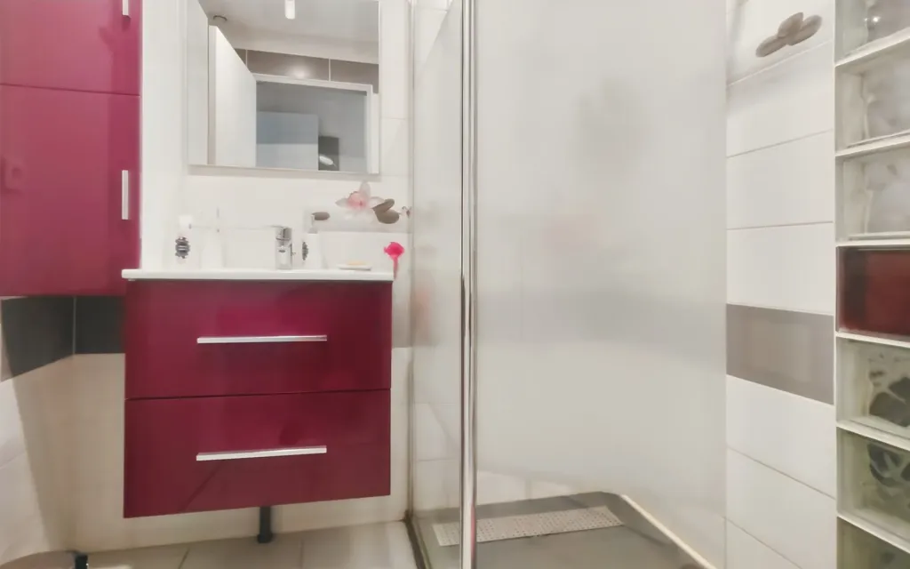 Salles de bain - Maison avec Jardin Privatif à Vendres