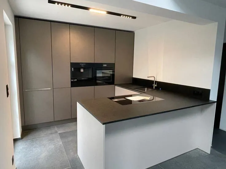 Cuisine - Duplex Rénové avec Balcon Sud à Louer
