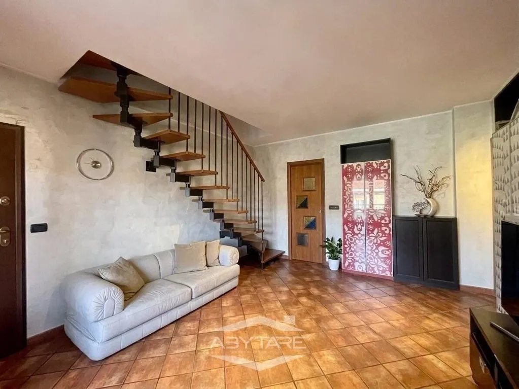 Séjour - Two-Level Apartment with Terraces in Nichelino