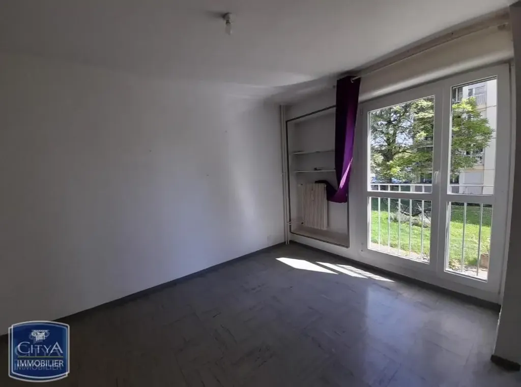 Pièces - Studio avec Garage et Cave à Besançon
