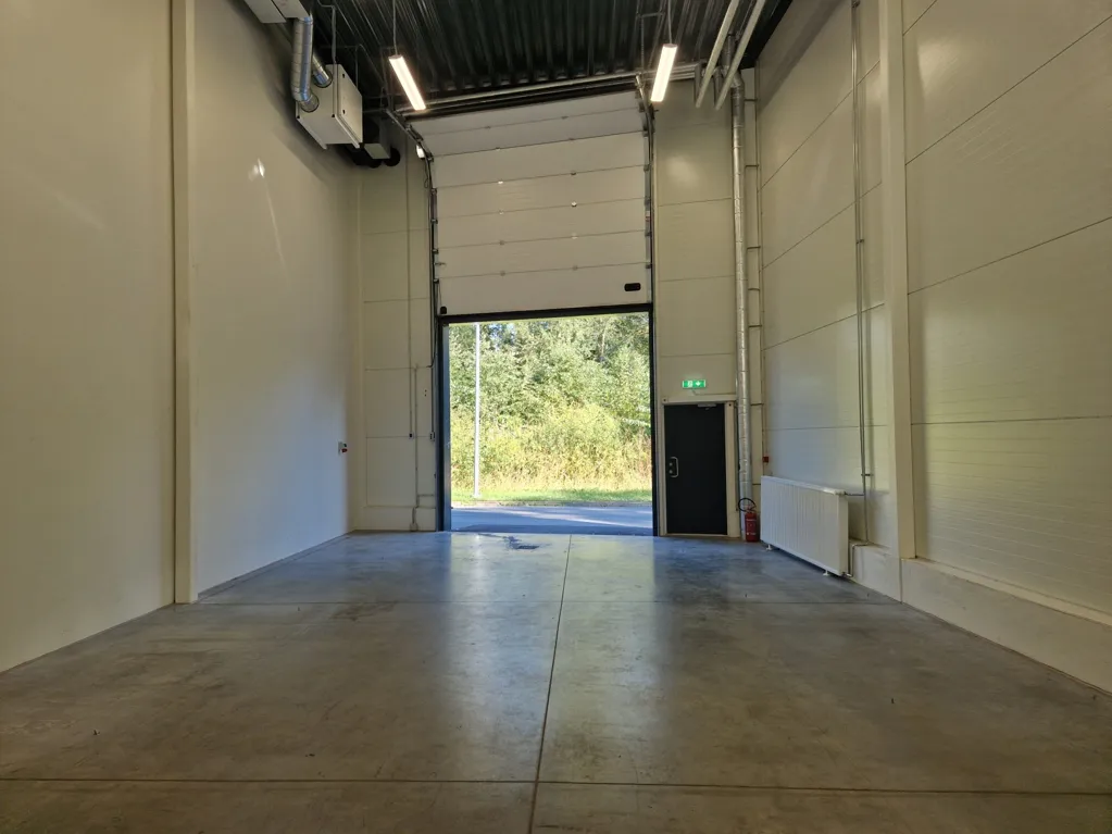 Garaaž - Corner Office Space with Large Windows in Priisle Business Park