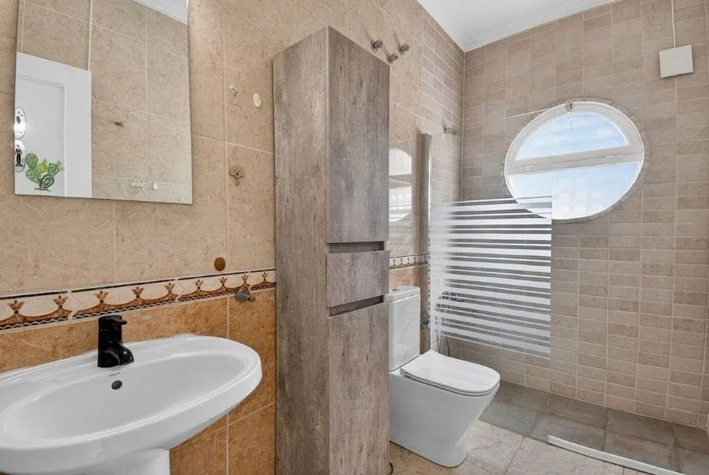 Bathrooms - Terraced House with Pool in Torrevieja Centre