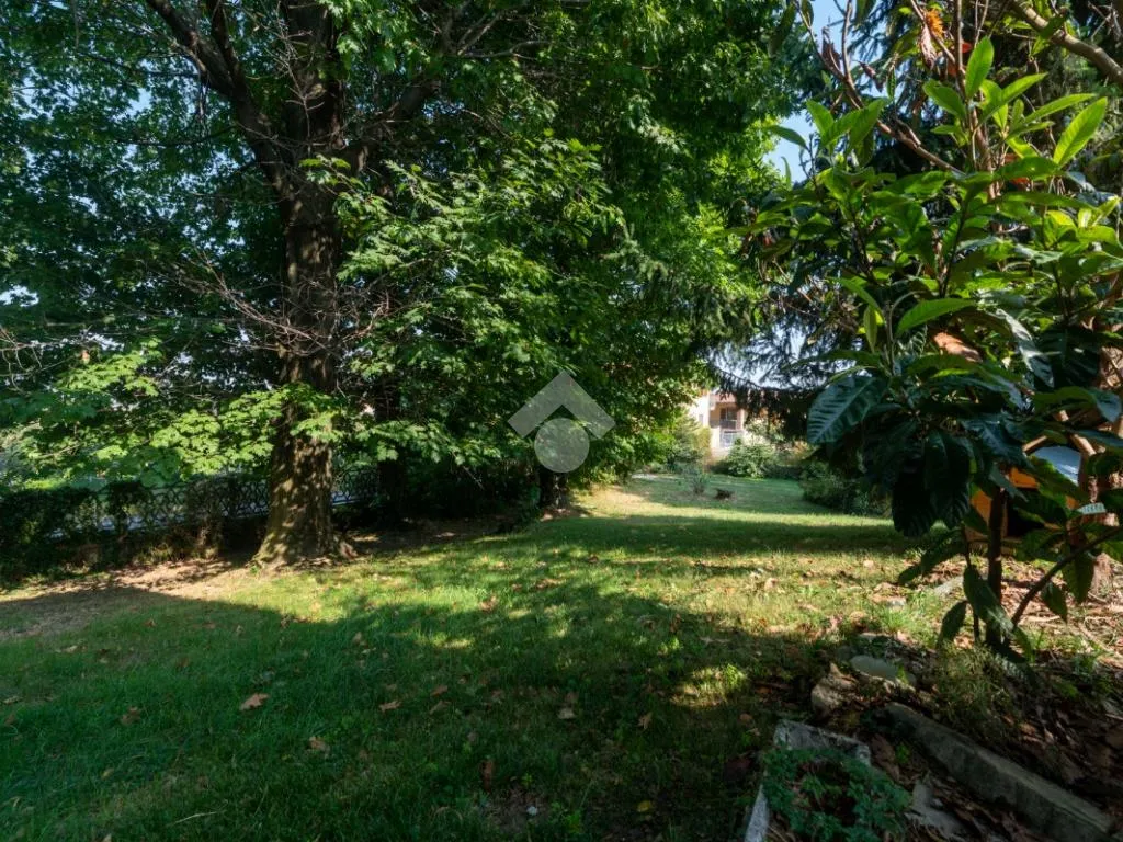 Aed - Independent Villa with Garden near Revello