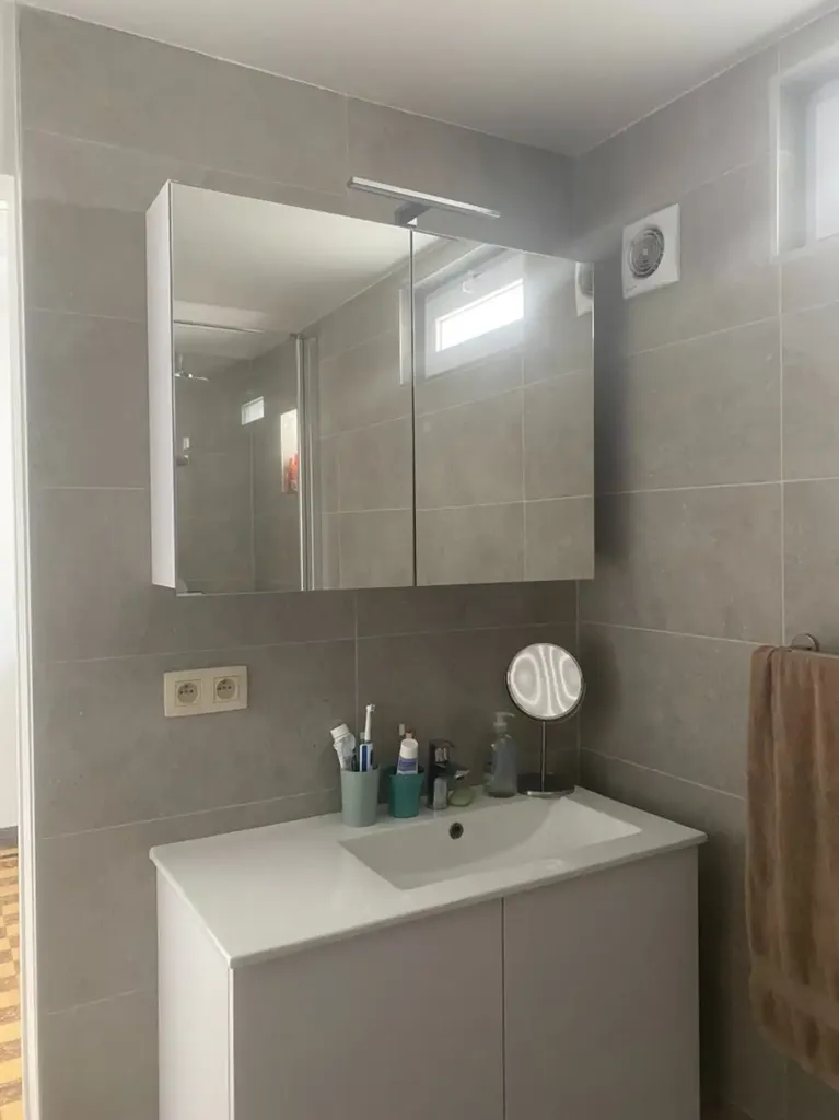 Bathrooms - City Apartment with Garden in Eeklo Centre