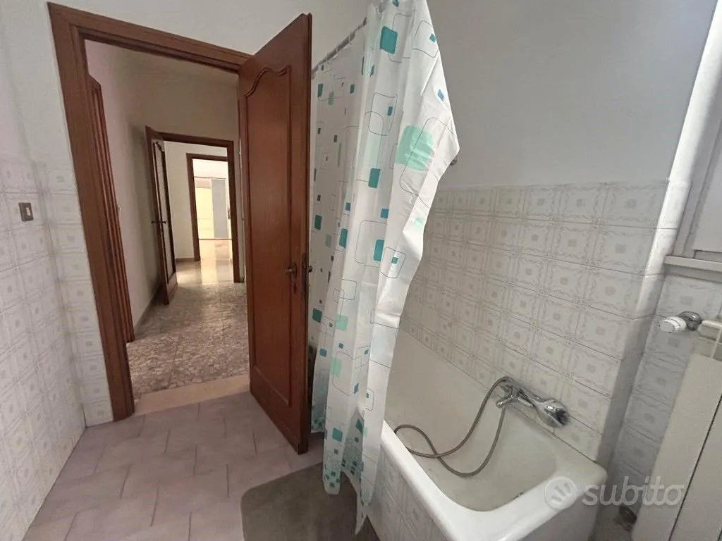 Salles de bain - Bright Apartment with Balcony in Viterbo
