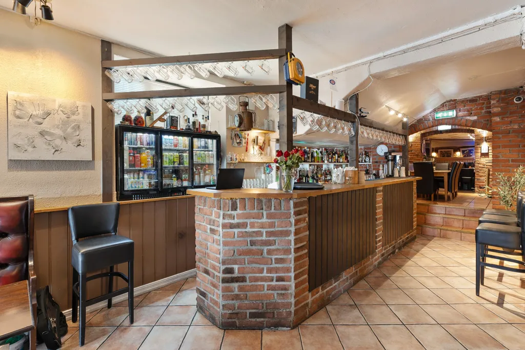 Pièces - Restaurant with Waterfront in Svelvik
