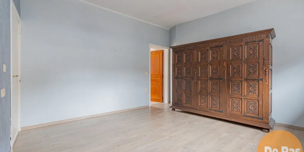 Chambres - Propriété Mixte avec Garage Spacieux à Mere