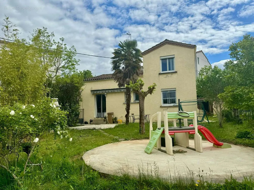 Aed - Spacious House with Garden in Cahors