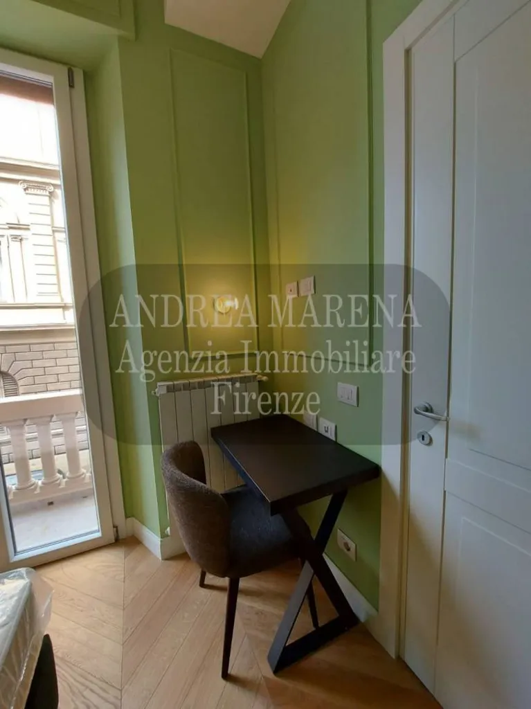 Bureau - Fully Furnished Flat with Balcony in Florence