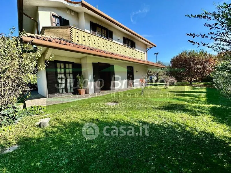 Garden - Bifamiliar Villa with Garden in Verano Brianza