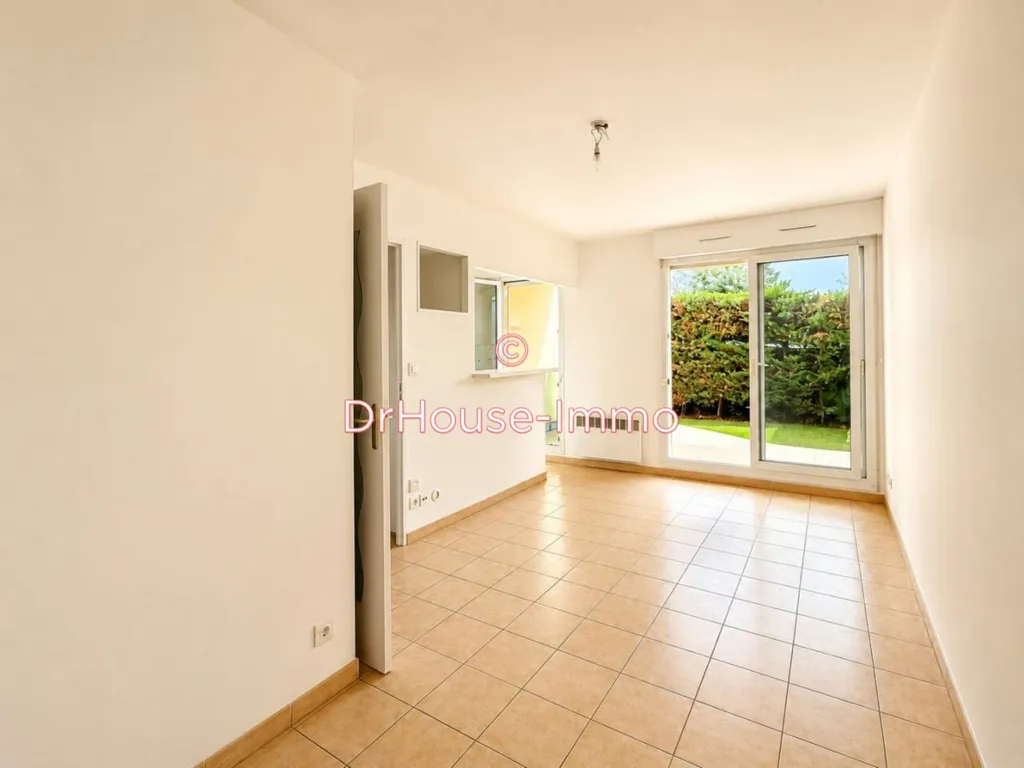 Esik - Studio with Private Garden in Saint-Laurent-Du-Var