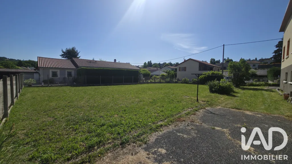 Jardin - Maison de Caractère avec Sous-Sol à Unieux