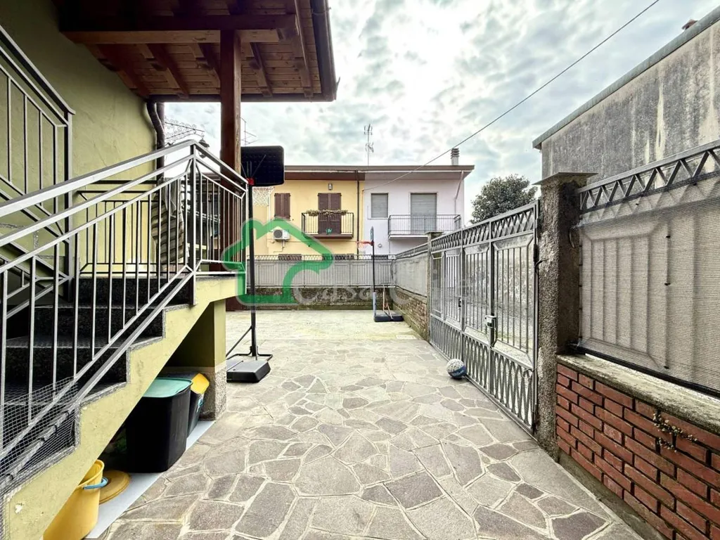 Terrasse - Bifamiliar Villa with Private Garden in Secugnago