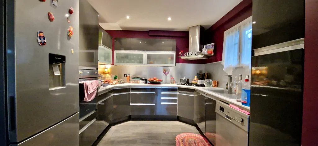 Cuisine - Maison avec Piscine et Jardin à Cepet
