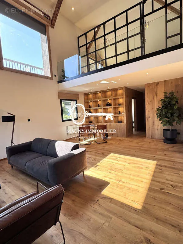 Elutuba - Renovated Duplex with Panoramic Valley View in Marnaz