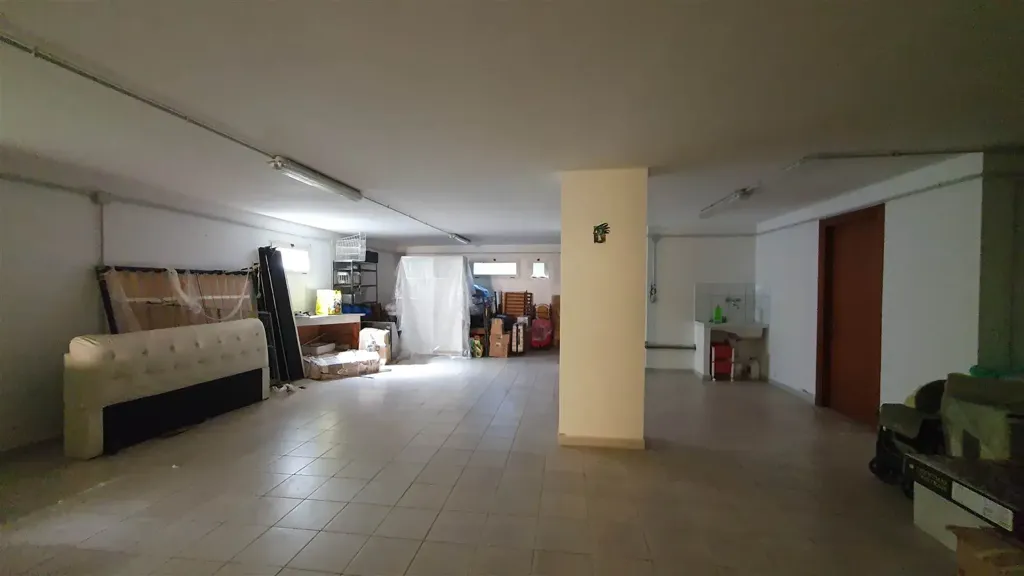 Garaaž - Spacious Basement Apartment in Tortolì Centre