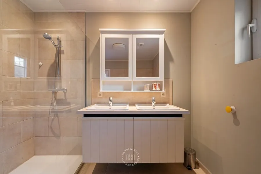 Bathrooms - Mixed-Use Property with River View in Rupelmonde