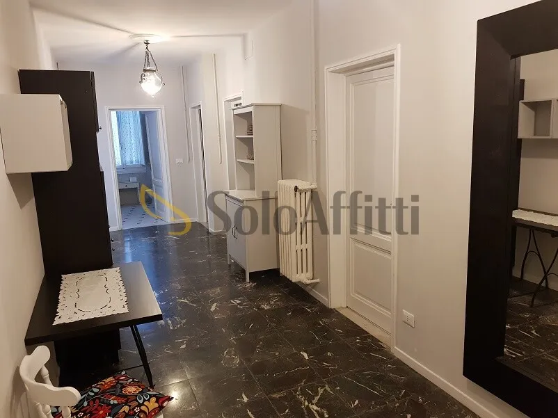 Esik - Shared Flat with Terrace in Statuto