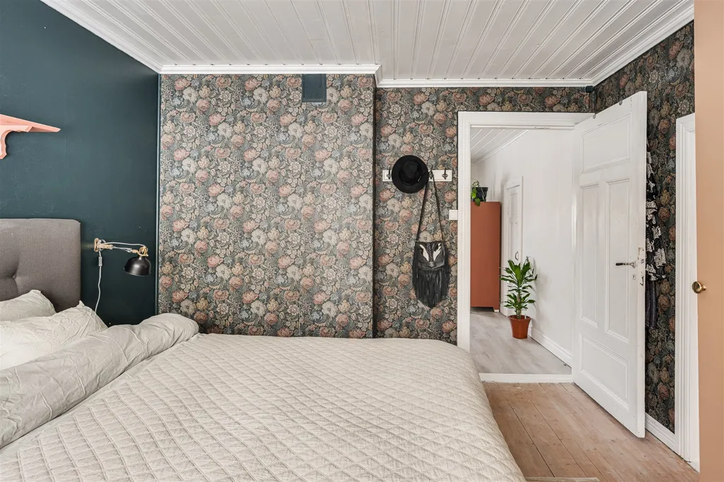 Bedrooms - Charming Older House with Garden in Ramvik