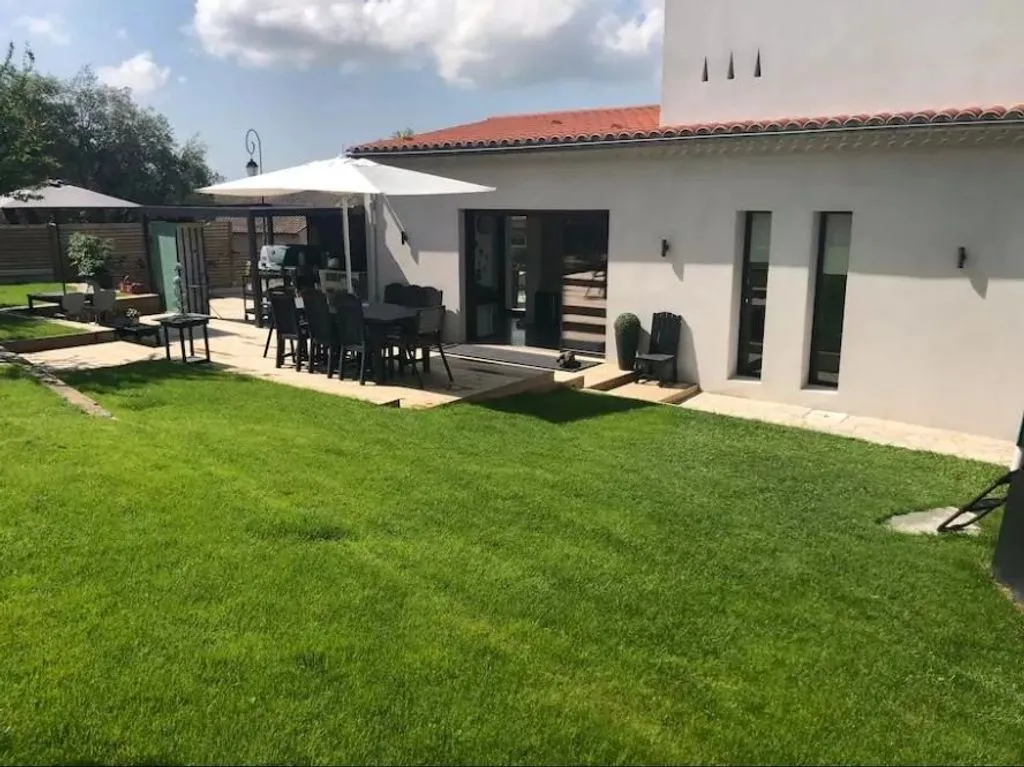 Villa Contemporaine avec Piscine à Mougins