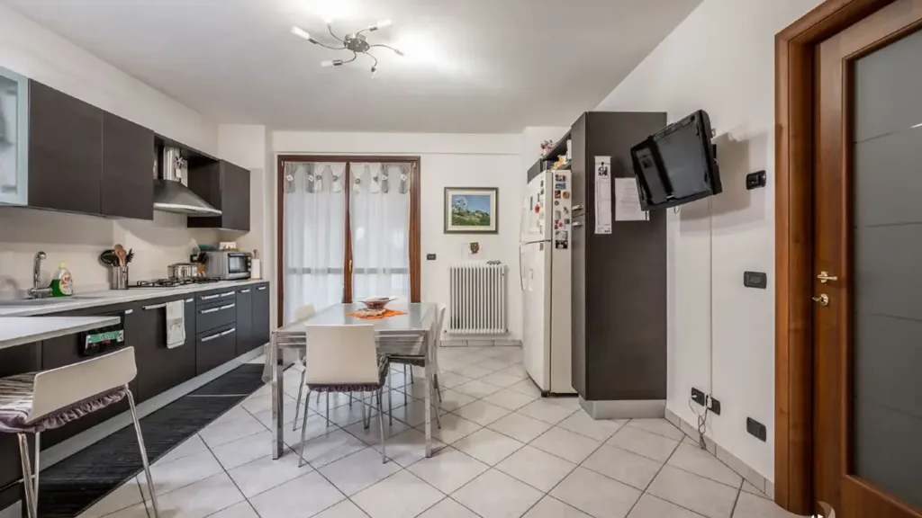 Köök - Modern Apartment with Balcony in Savignano Sul Panaro