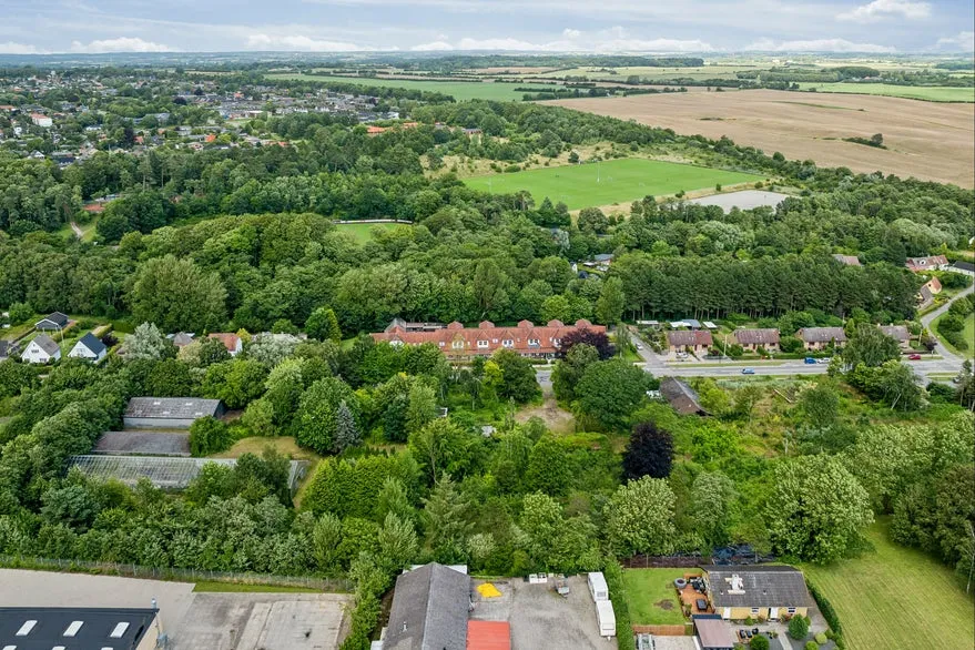 Vista aerea - Former Nursery on Large Plot for Business Use