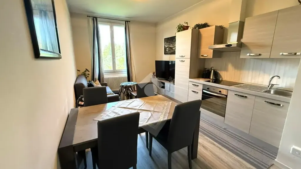 Söögituba - Rustic-Style Flat with Balcony in Brescia