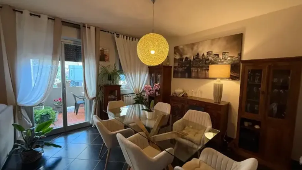 Sala da pranzo - Rustic-Styled Apartment with Balcony in Suzzara