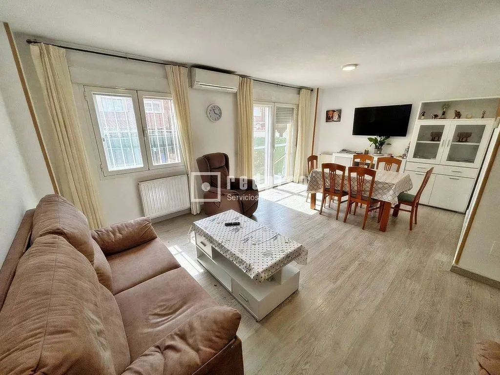 Elutuba - Semi-detached House with Garage in Alovera