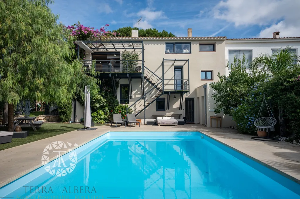 Bassein - Architectural Villa with Pool in Perpignan