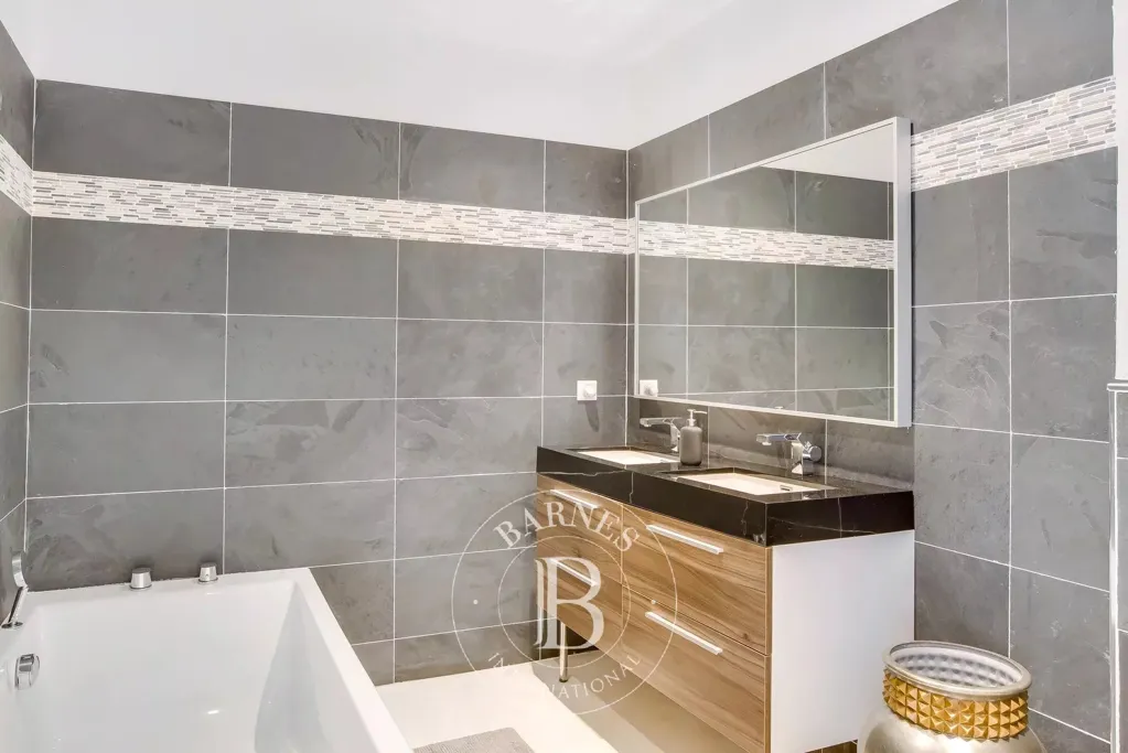 Bagni - Contemporary Villa with Pool in Roquefort-les-Pins