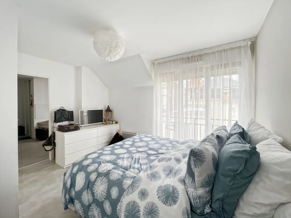 Chambres - Appartement Dernier Étage avec Balcon au Centre de Wissous