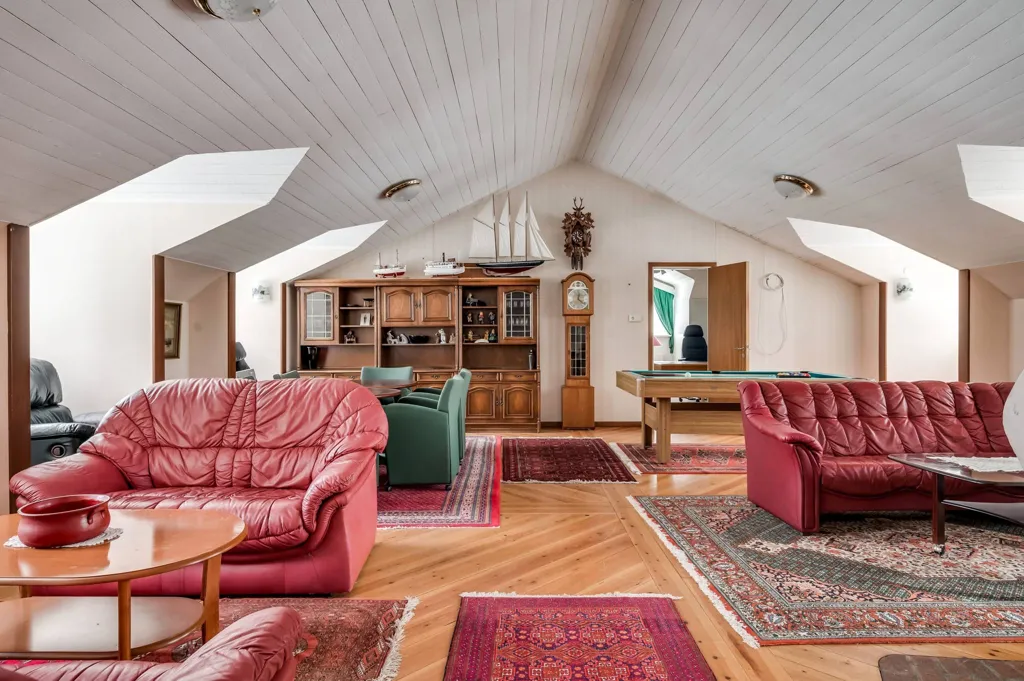 Toad - Multi-Use Property with Historic Charm in Borgvik
